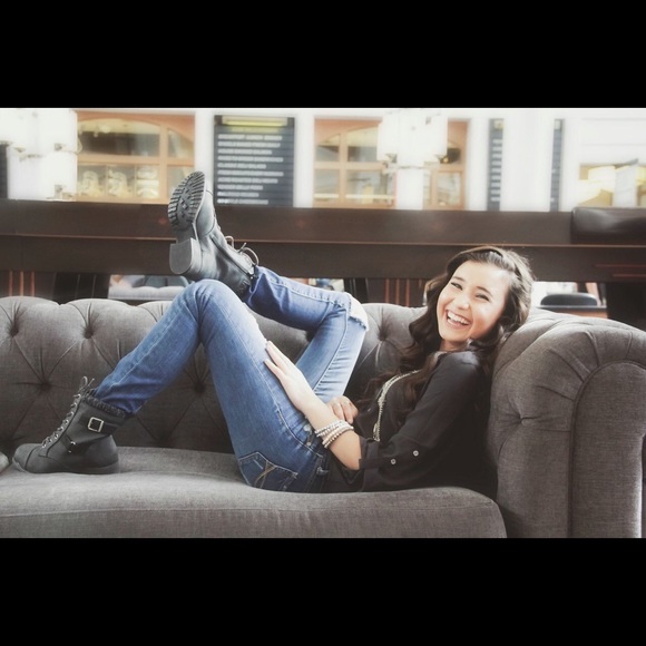 Meet your Posher, Makenzie - Picture 1 of 1